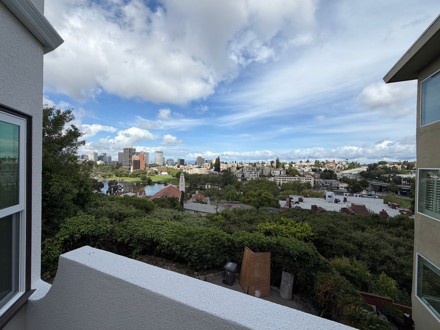 Oakland Apartment: 529 Merritt Ave