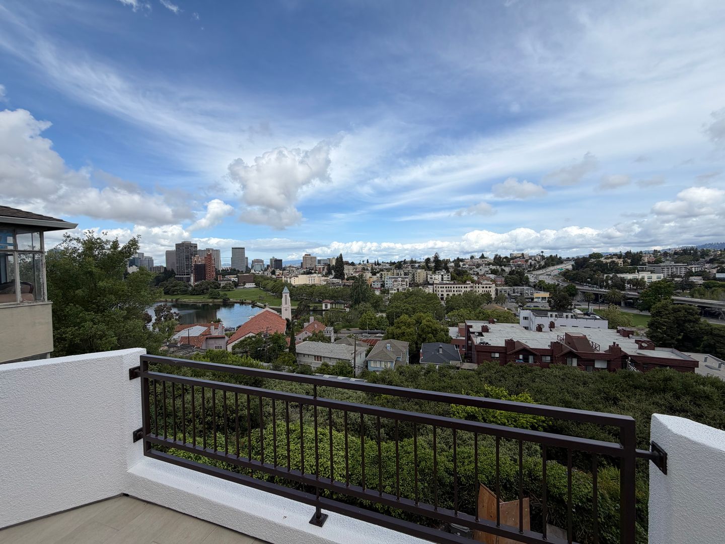 Oakland Apartment: 529 Merritt Ave