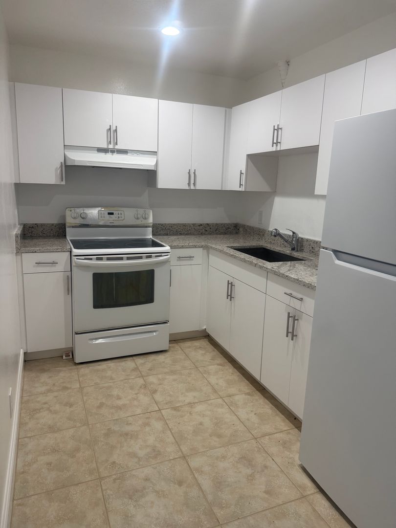 Lake Park Apartment: 218 7th St
