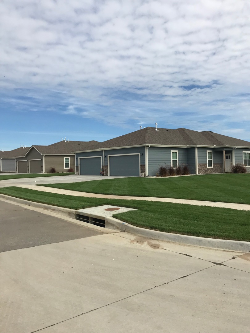 Lawrence Apartment: 2300 Stone Hawk Ct.