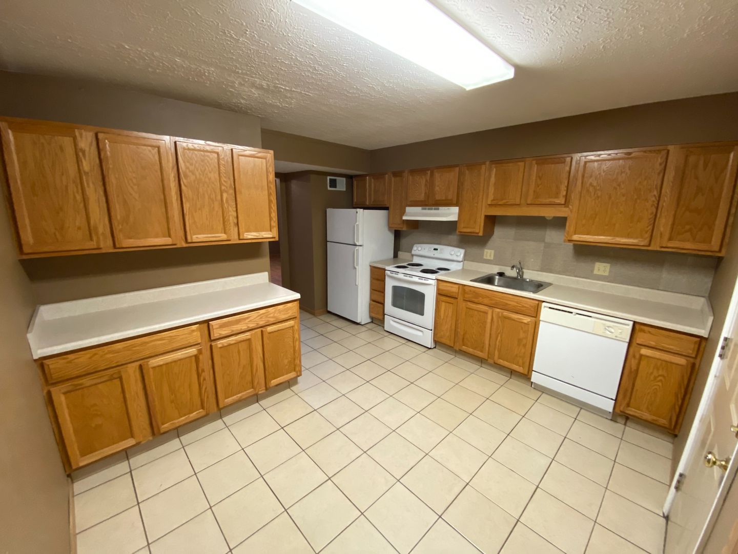 Lawrence Apartment: 1527-1607 W. 9th Street