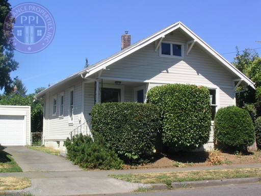 Portland House: 3723 SE Stephens Street