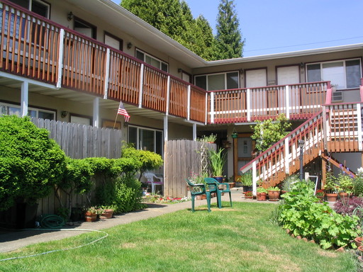 Upper Level Buckman In Beautiful Courtyard Setting No Deposit Wth Rhino!!! – photo 1