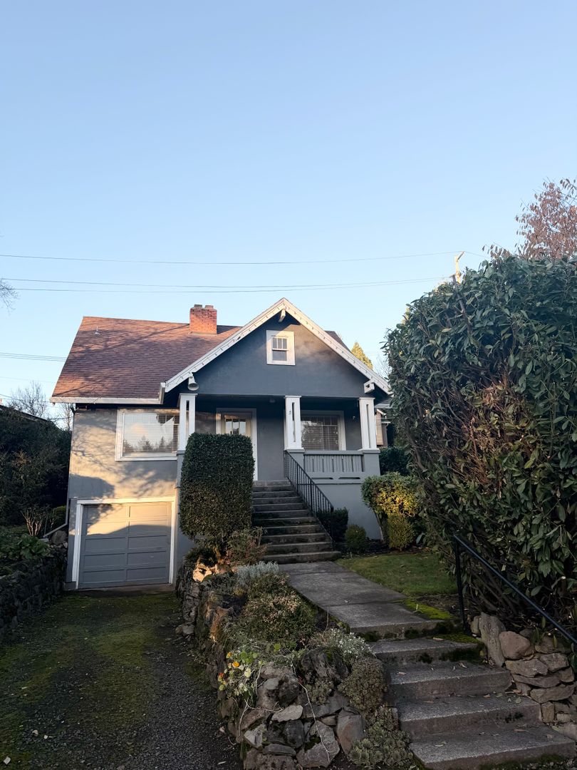 Lake Oswego House: 21 Ladd Street