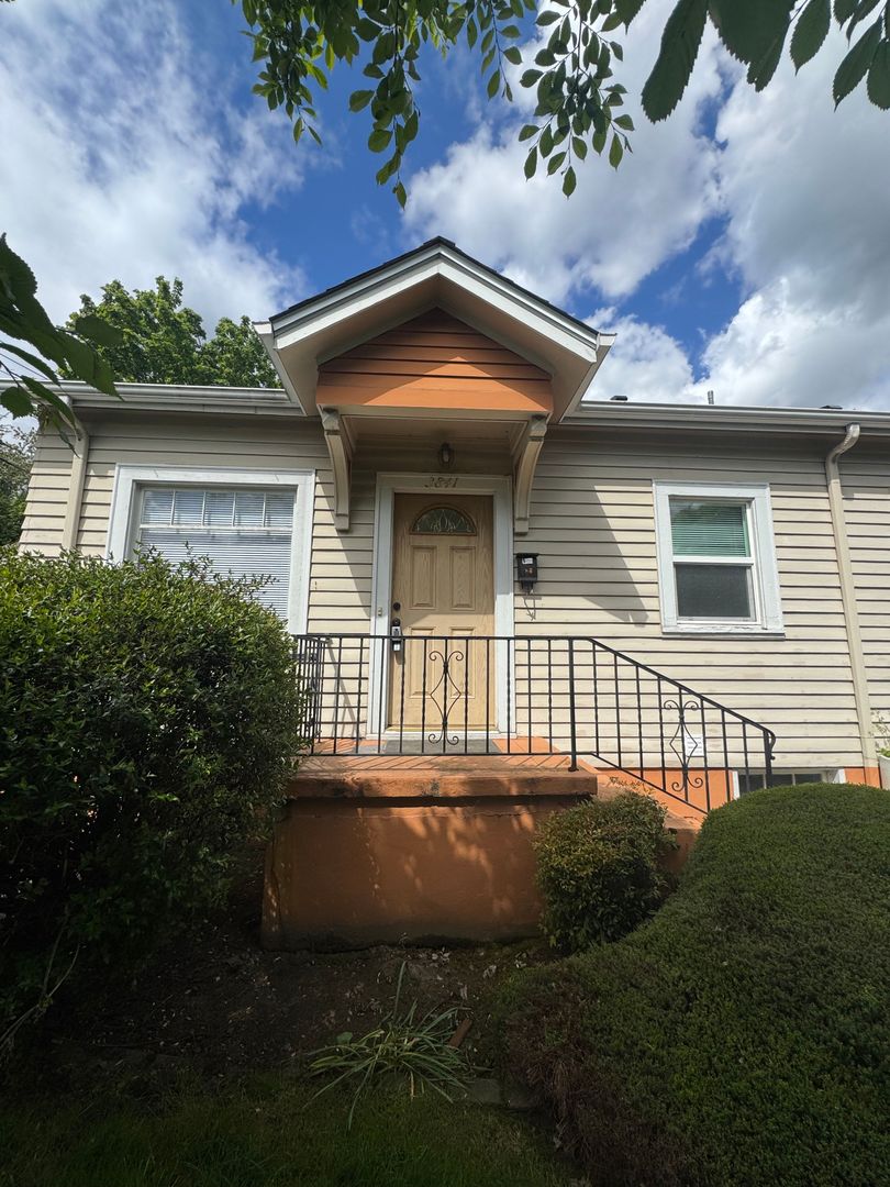 Portland Apartment: 3841 & 3847 SE Kelly Street