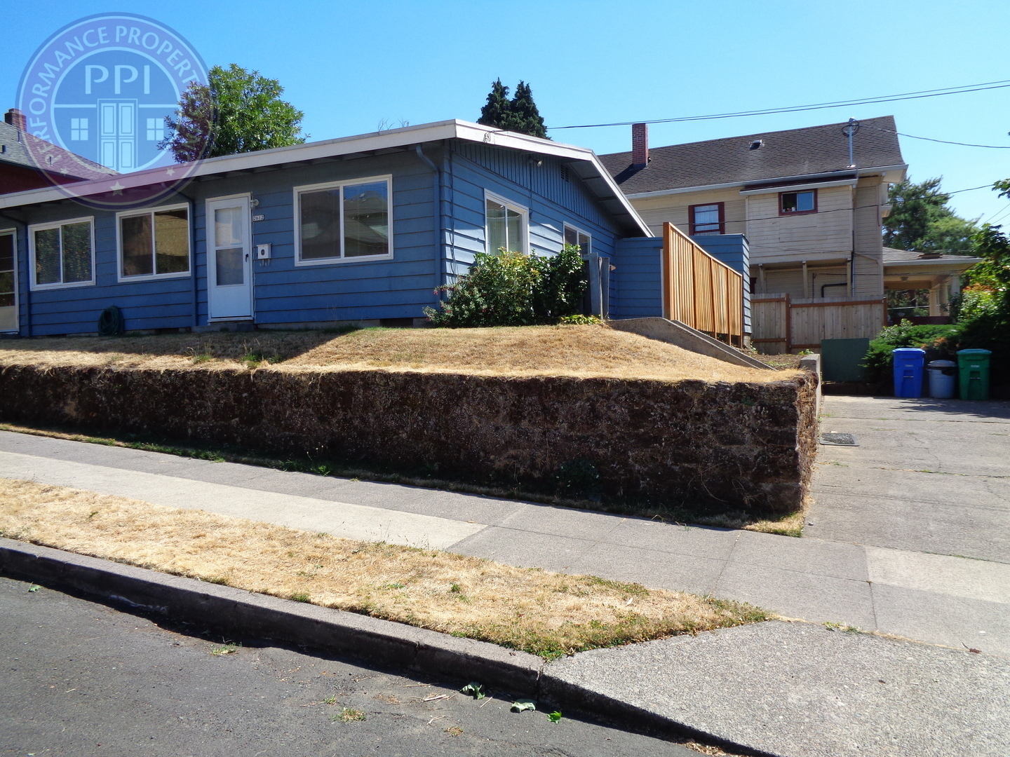 Portland Apartment: 2612 - 2614 SE Francis Street