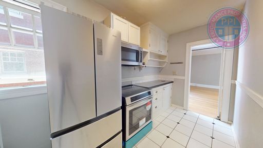 MOVE-IN LEASE SPECIAL - FIRST MONTH'S FREE!!! Desirable Nob Hill / Alphabet District, Charming Studio, True-To-Era – photo 1