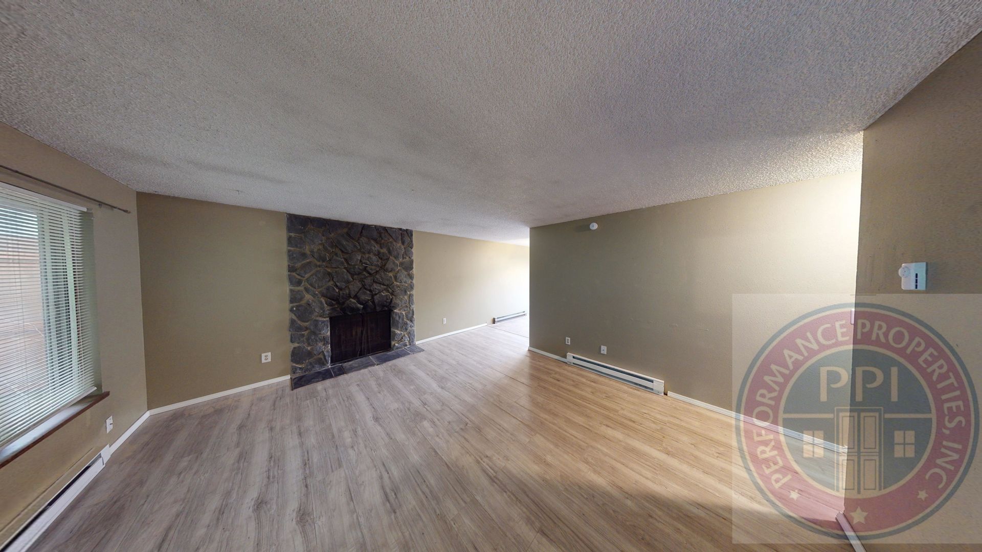 Portland Apartment: 5645 & 5647 SE Belmont Street