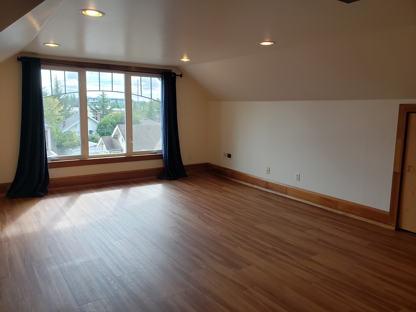 Portland Apartment: 3105 - 3109 NE Broadway