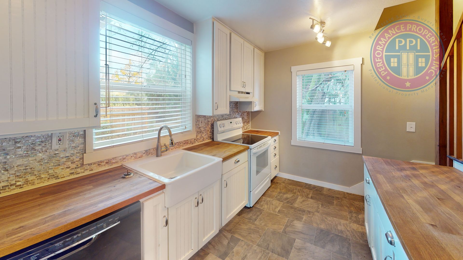 Canby House: 526 S Fir Street