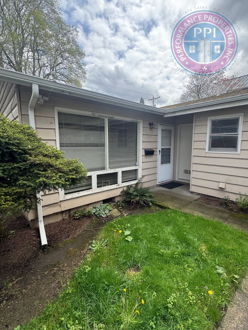 Lake Oswego Apartment: 477 & 479 6th Street