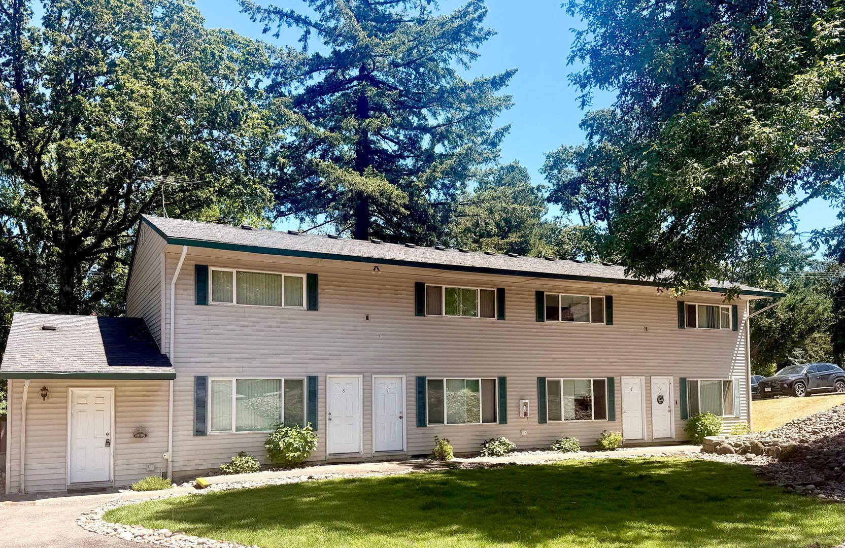 West Linn Apartment: 3595 Cedaroak Drive #1-16