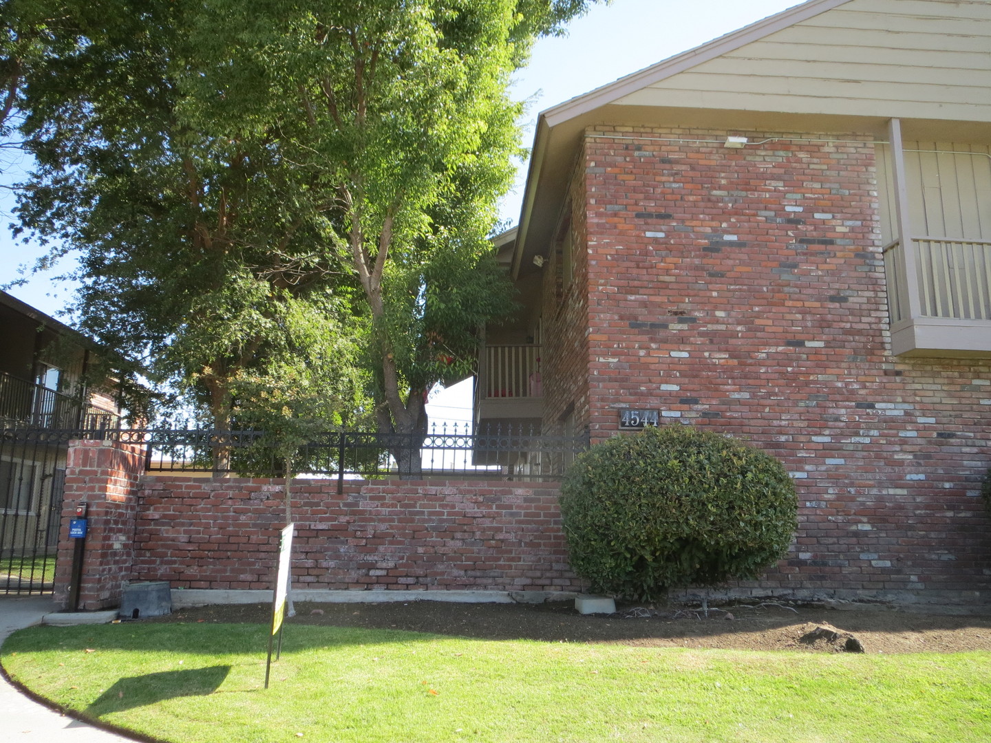 Fresno Apartment: 4544 N. Sharon Ave