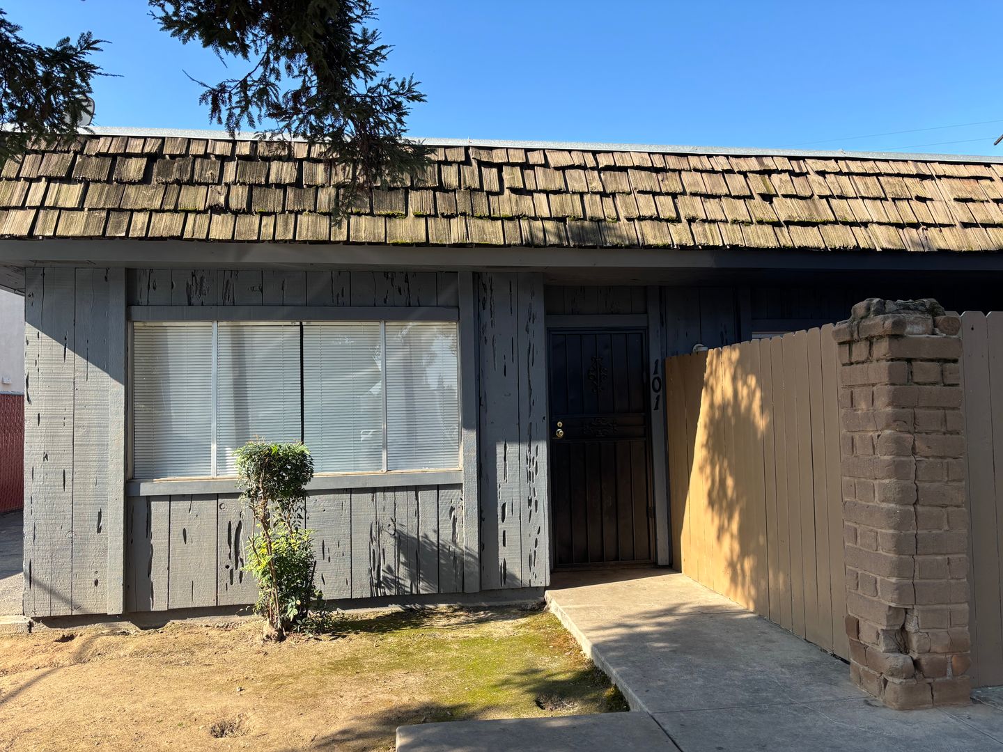 Fresno Apartment: 391 N Manila Ave