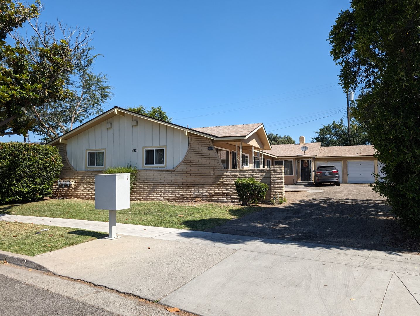 Fresno Apartment: 4831 E University Ave