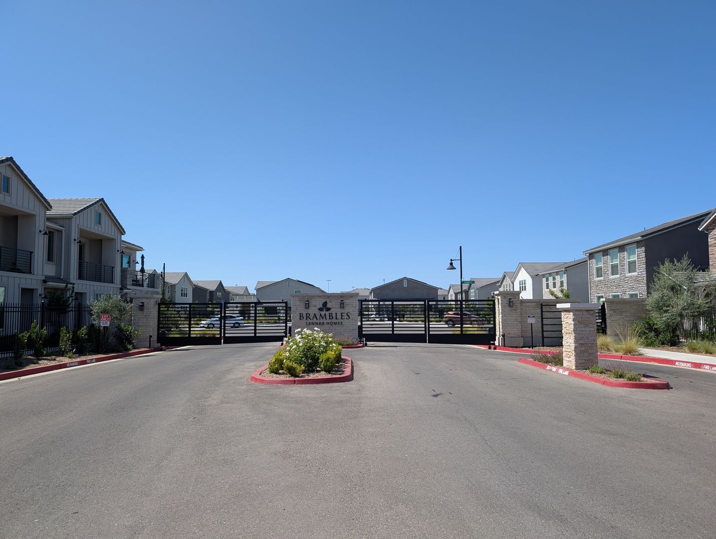 Fresno House: 10944 N Blackberry Dr