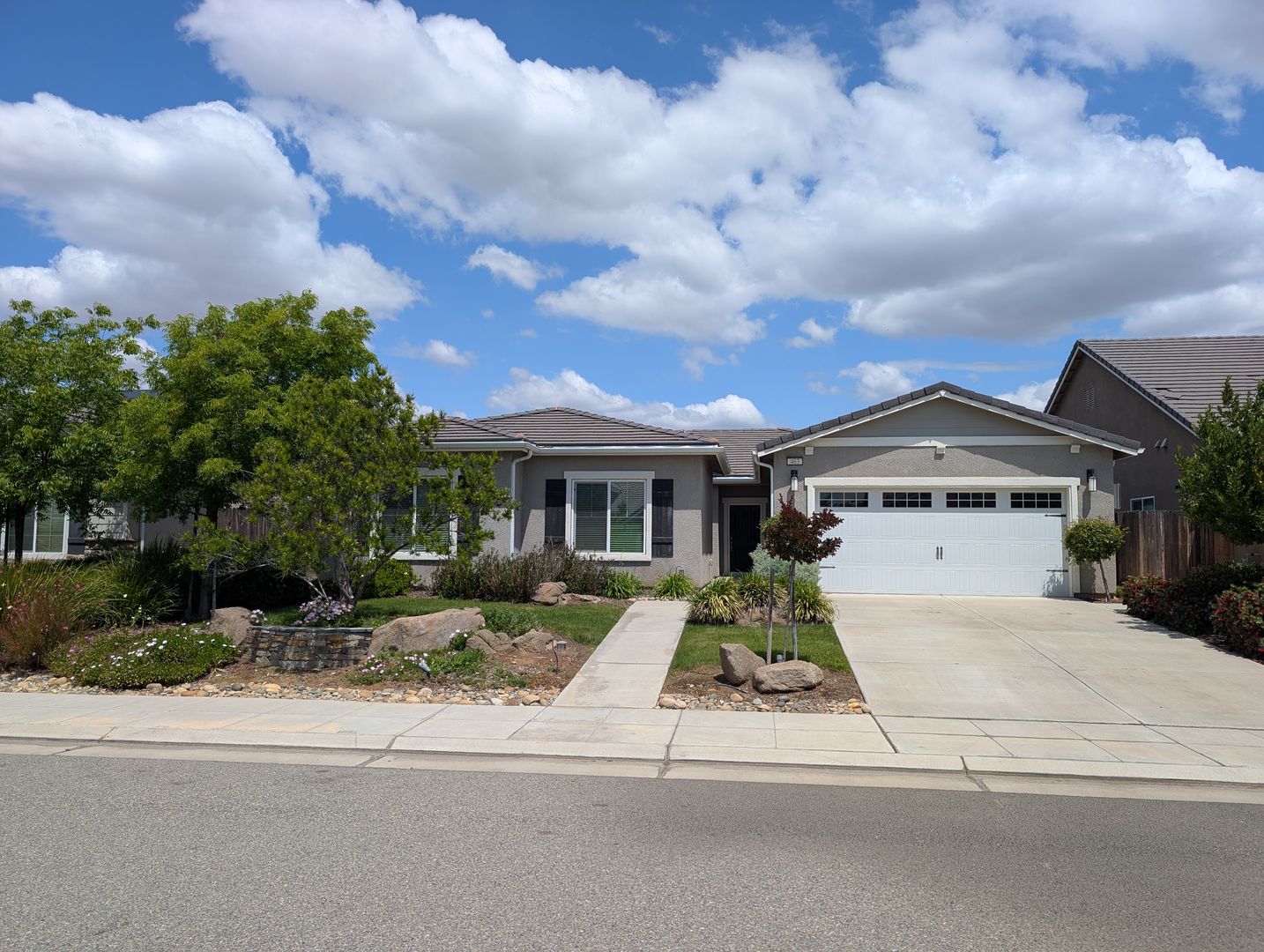 Madera House: 463 S Cresent Ln