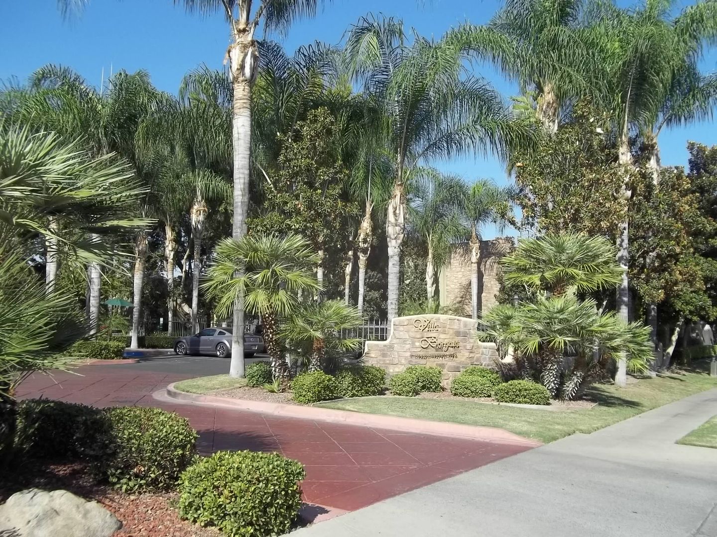 Fresno House: 2909 Huntington Blvd #126