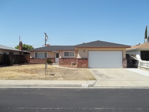 Clovis area home offering nice updates. Close to Fresno State, shopping and FWY 168. – photo 1