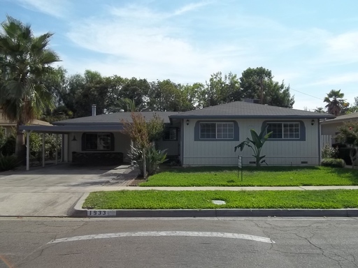 Spacious and updated home offering nice amenities and a nice floor plan. Close to shopping, schools & easy access to HWY 99. – photo 1