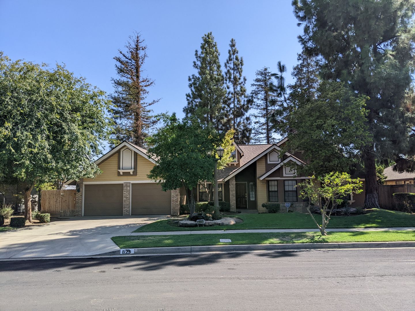 Fresno House: 823 E. Portland Ave.