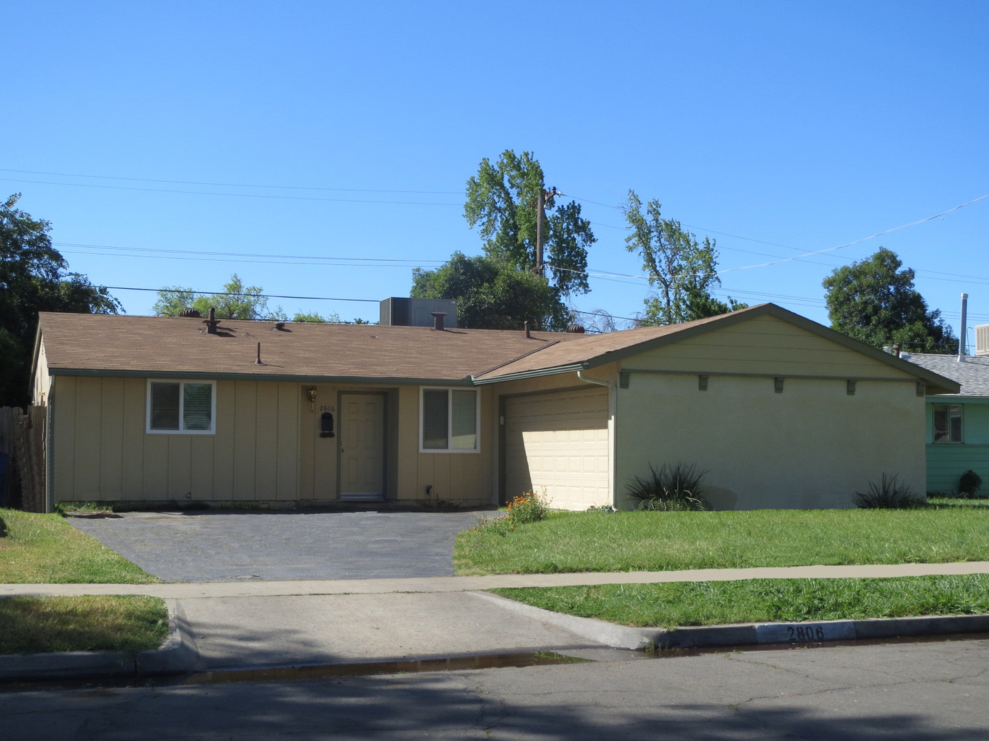 Fresno House: 2806 E. Swift Ave