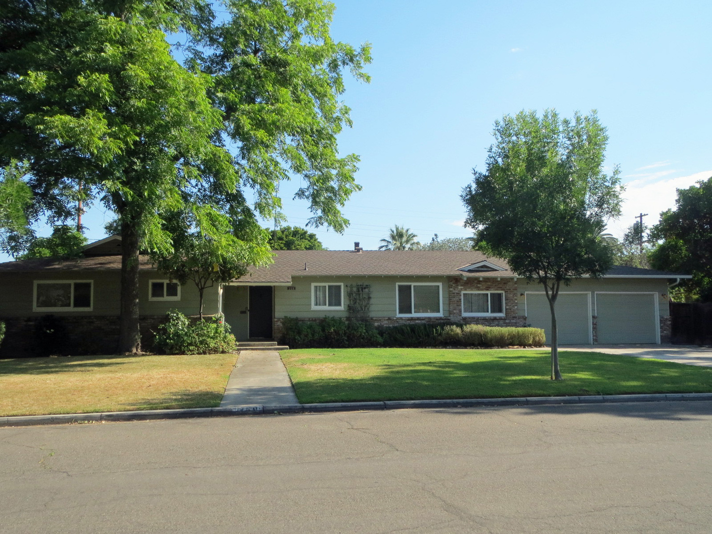 Fresno House: 258 W. San Madele Ave.