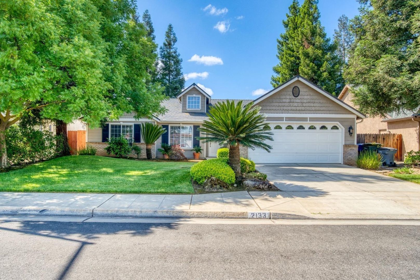 Fresno House: 2133 E Saint Andrew Dr