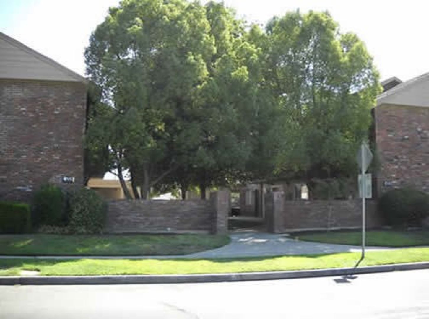 Fresno Apartment: 4544 N. Sharon Ave