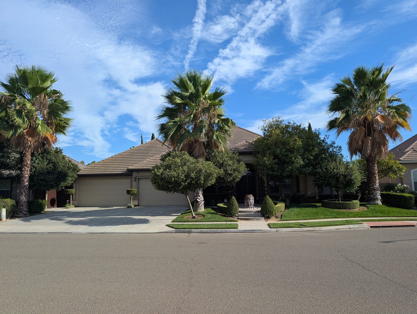 Fresno House: 4195 W Sample Ave