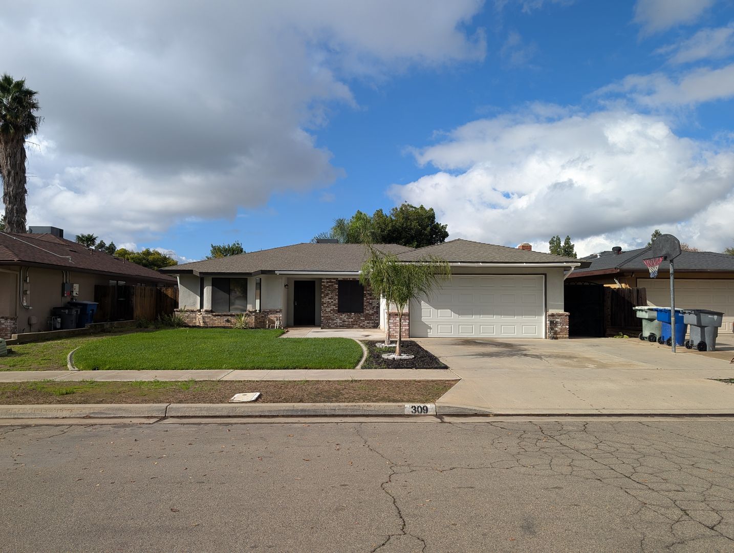 Fresno House: 309 N Fordham Ave