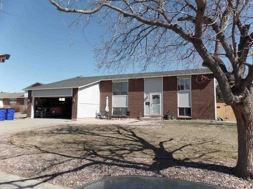 Spacious 4-Bedroom Home on a Quiet Cul-de-Sac in Aurora – photo 1