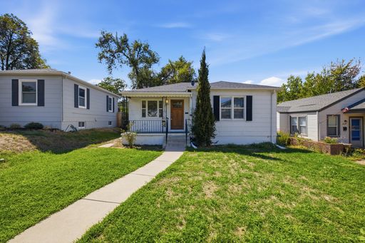Student-Friendly Denver Home Near DU & Harvard Gulch | $890/Room + Lawn Care Included – photo 1
