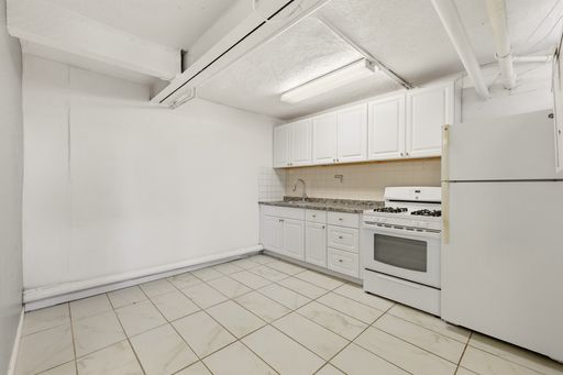 Gorgeous Garden-Level Capitol Hill Apartment! - ONE MONTH FREE!!! – photo 1