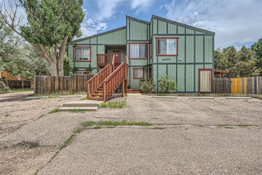Spacious 2-Bedroom Apartment in Central Colorado Springs - UTILITIES INCLUDED!!!! – photo 1