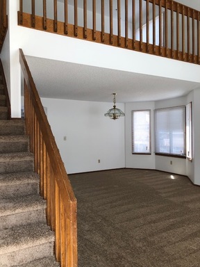 Beautiful 3-Bedroom Aurora Home with Spacious Yard & Modern Comforts – photo 1