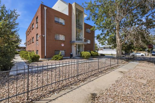 Comfortable Aurora Apartment in Convenient Central Location