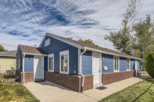 Beautifully Updated 2-Bedroom Condo in Prime Englewood Location – photo 1