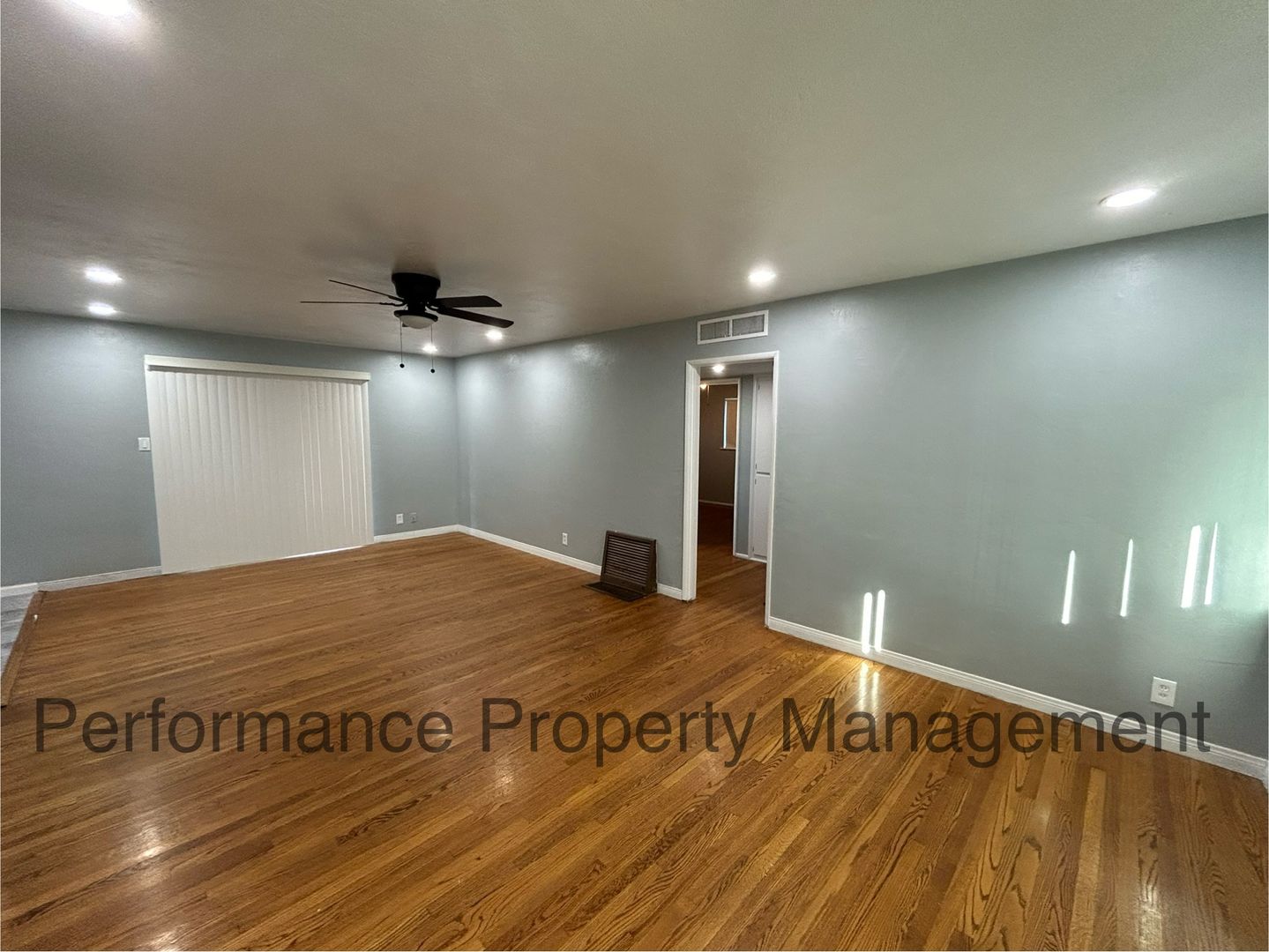 Bakersfield House: 4612 Bloomquist Dr