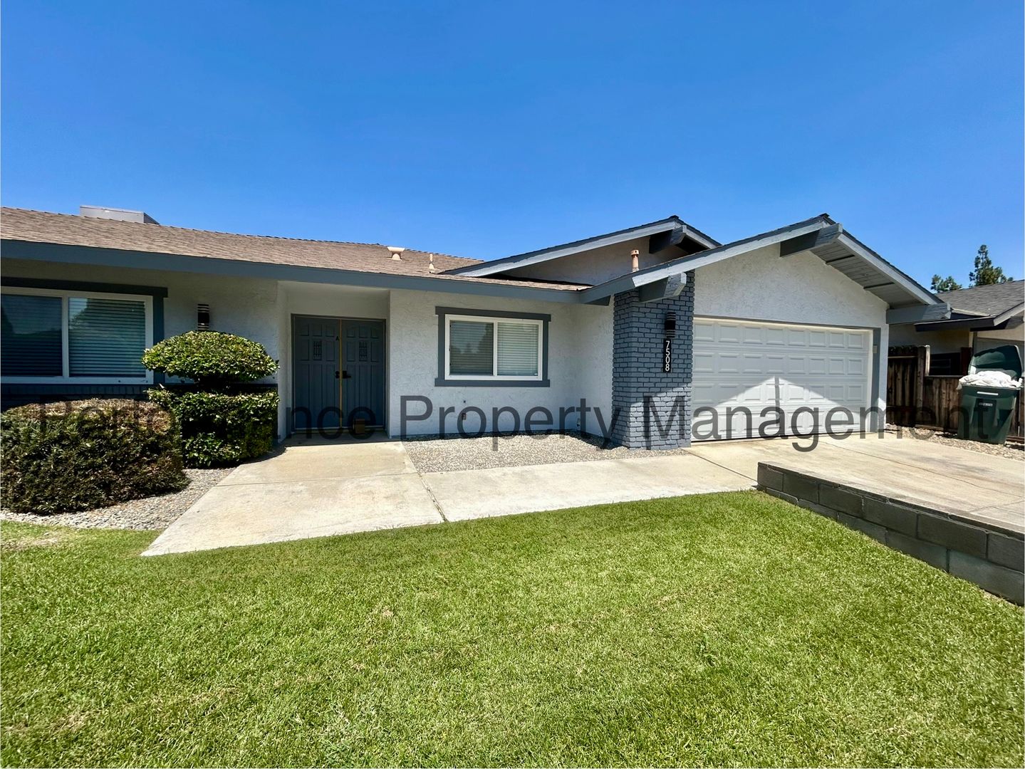 Bakersfield Apartment: 7508 Stockdale Hwy