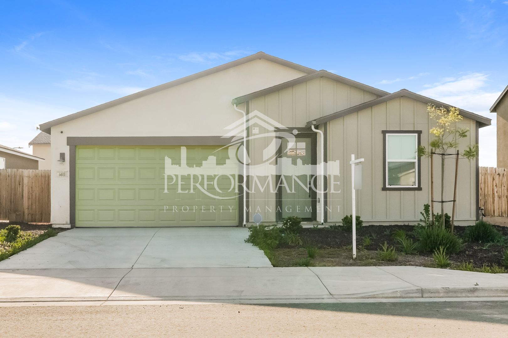 Bakersfield House: 6611 Glacier Bay St