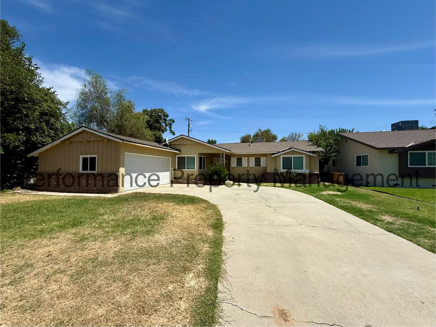Bakersfield House: 14 Suzanne St
