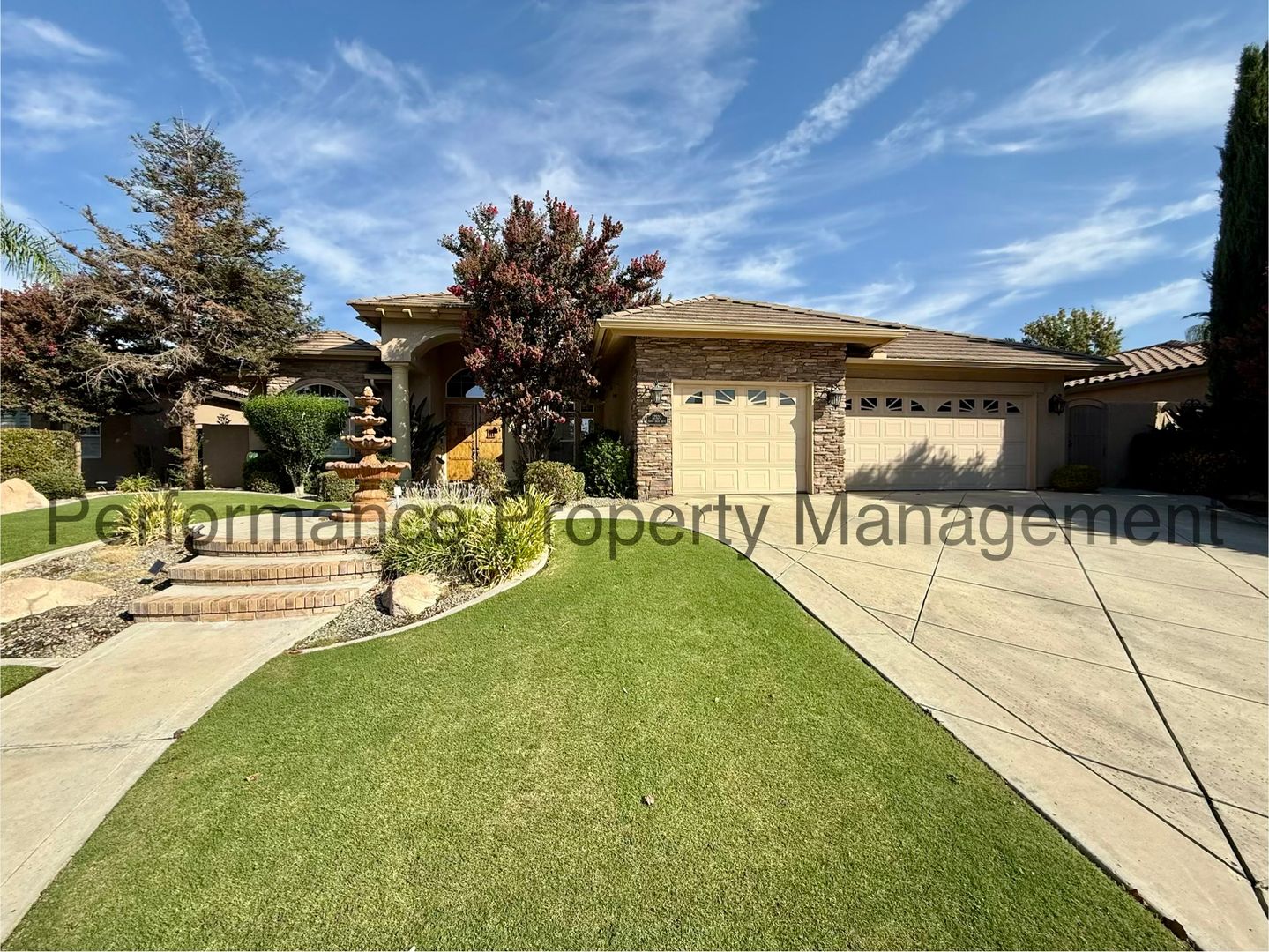 Bakersfield House: 12520 Crown Crest Dr