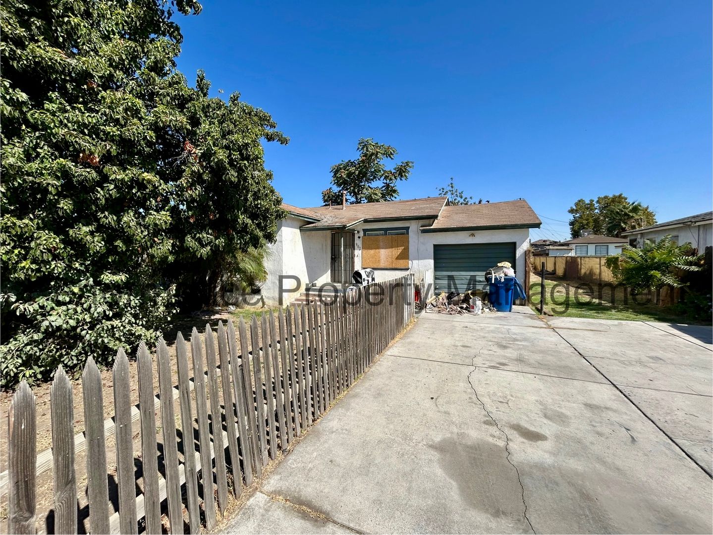 Bakersfield House: 902 Woodrow Ave