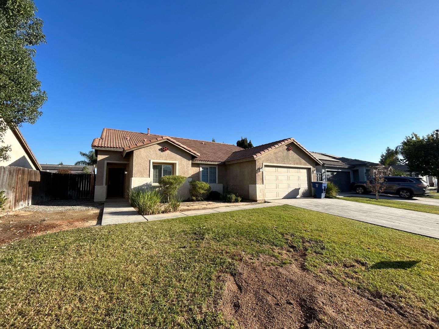 Bakersfield House: 11414 Ocean Wave Dr