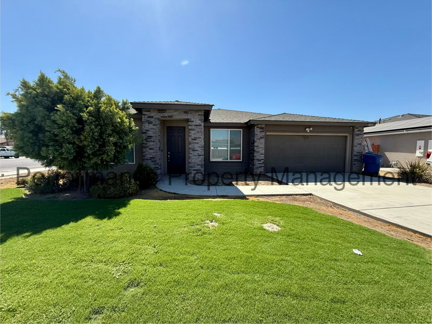 Bakersfield House: 7215 Canyon Creek Dr