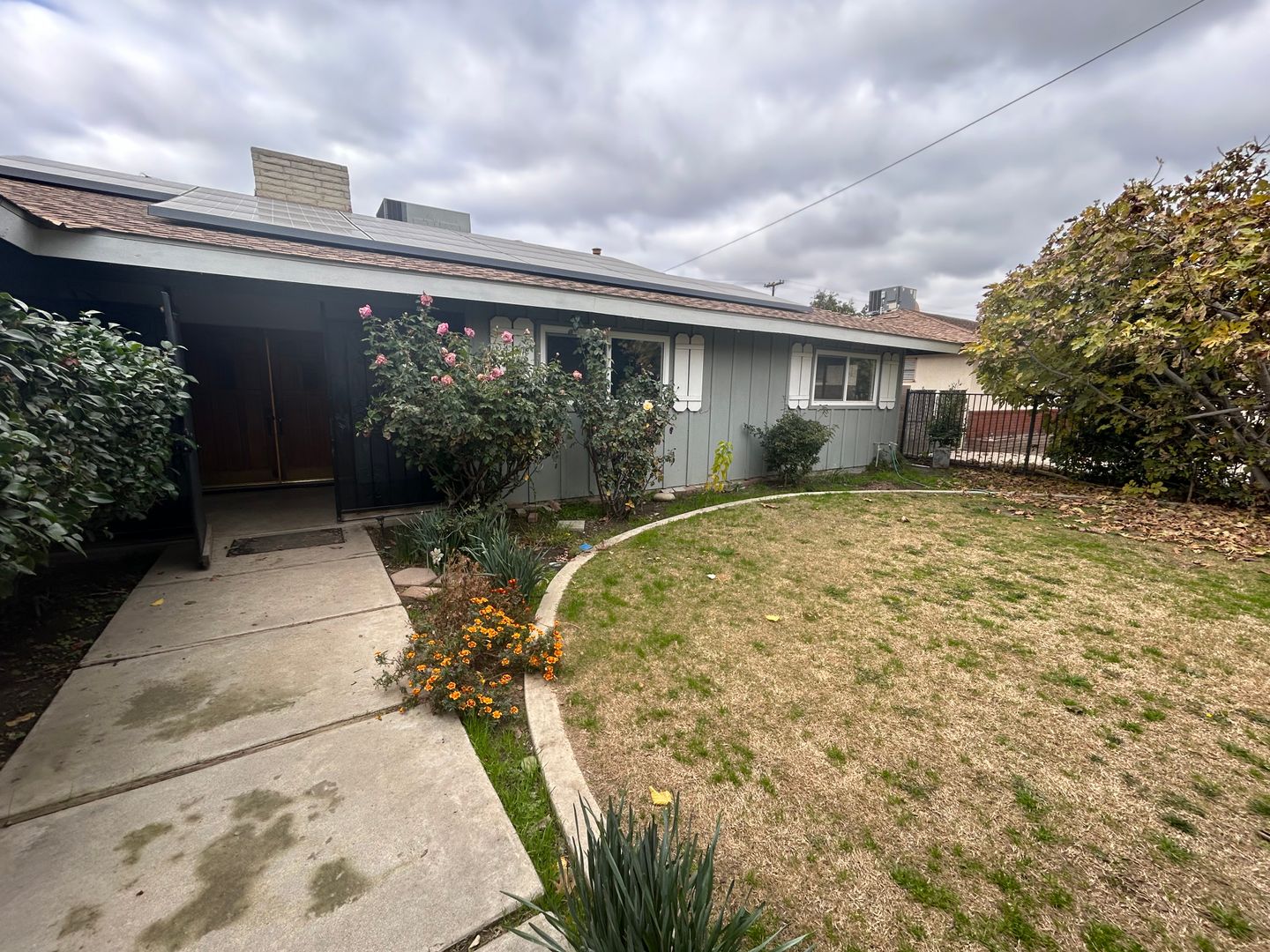 Bakersfield House: 617 N Stine Rd