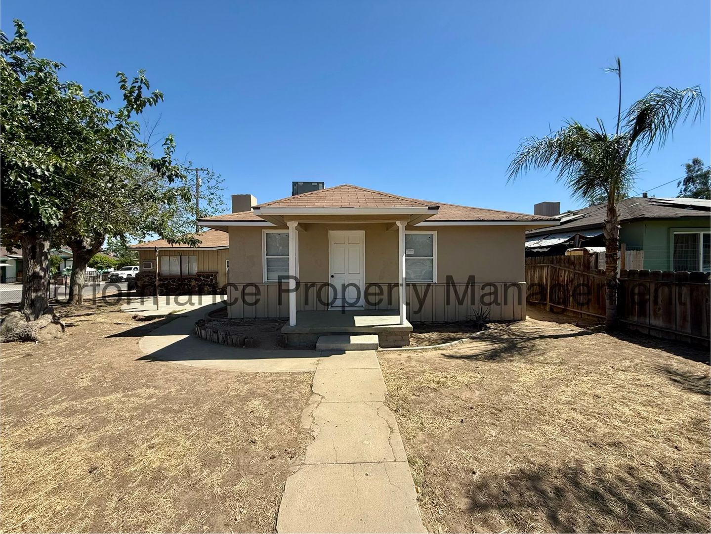 Bakersfield House: 3703 Eucalyptus Dr