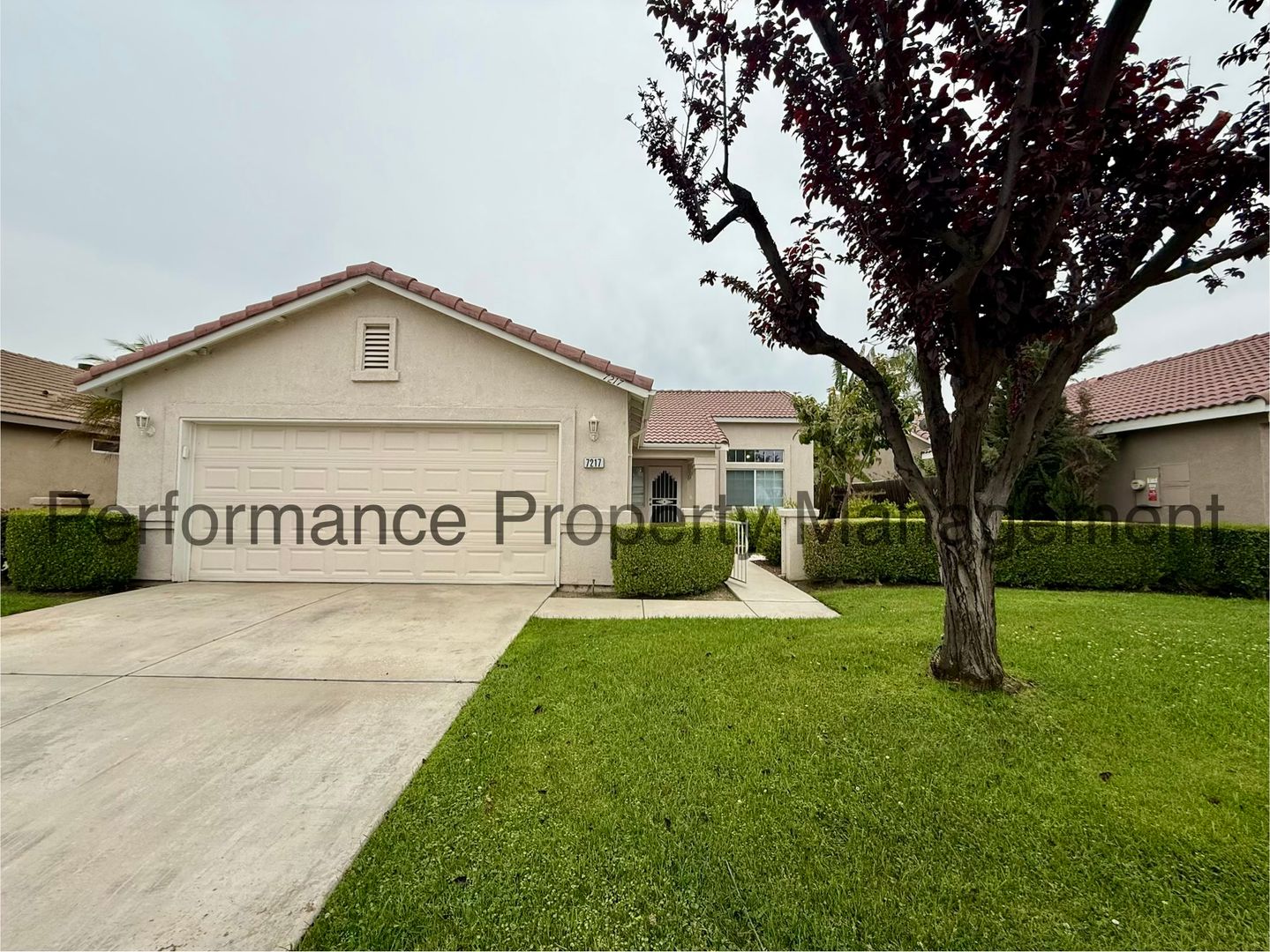 Bakersfield House: 7217 Silver Spray Ave