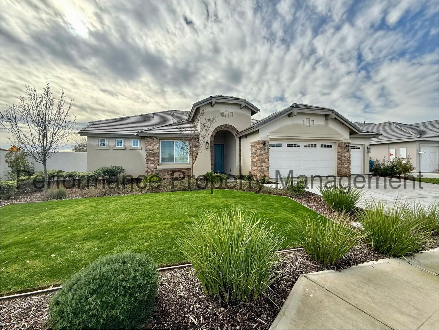 Bakersfield House: 11701 Hollybrook Ln